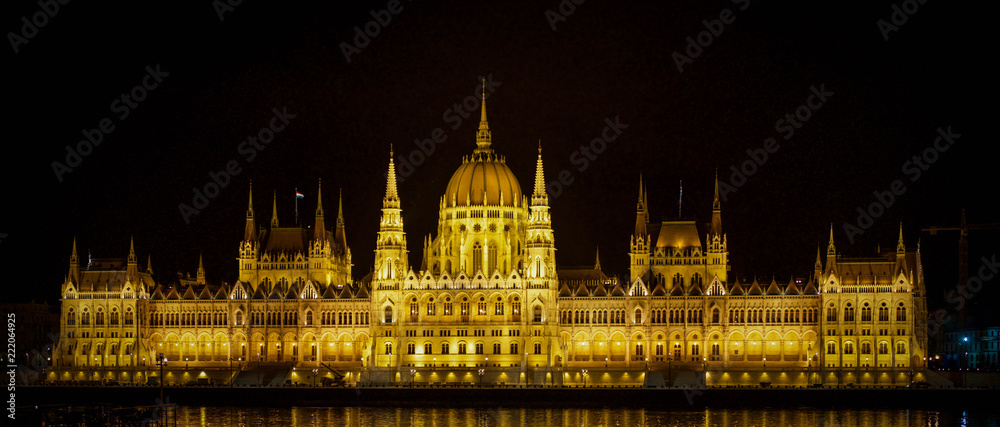 Fototapeta premium hungarian parliament in budapest at night across from the river