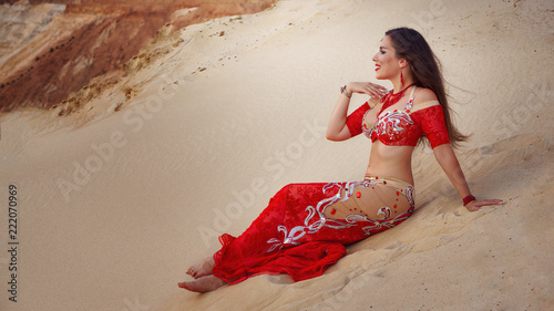 Fotografie Oriental Beauty dancing sensual belly dance outdoors