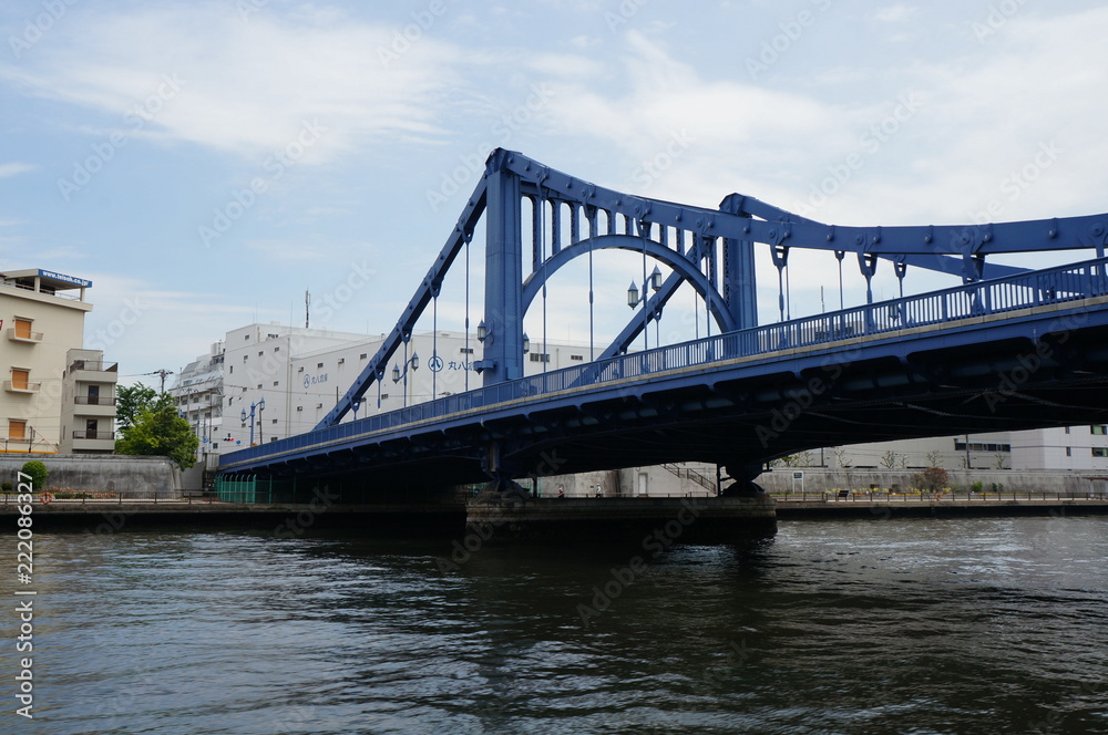 Tokio: blaue Brücke