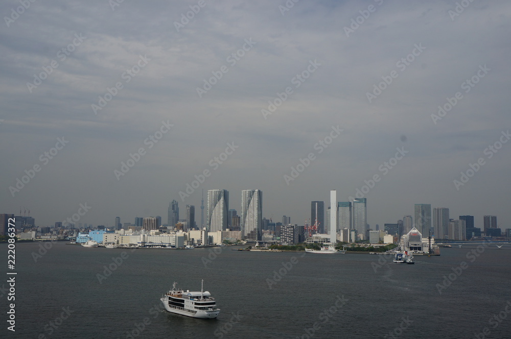 Naklejka premium Tokio: Blick von der Rainbow Bridge