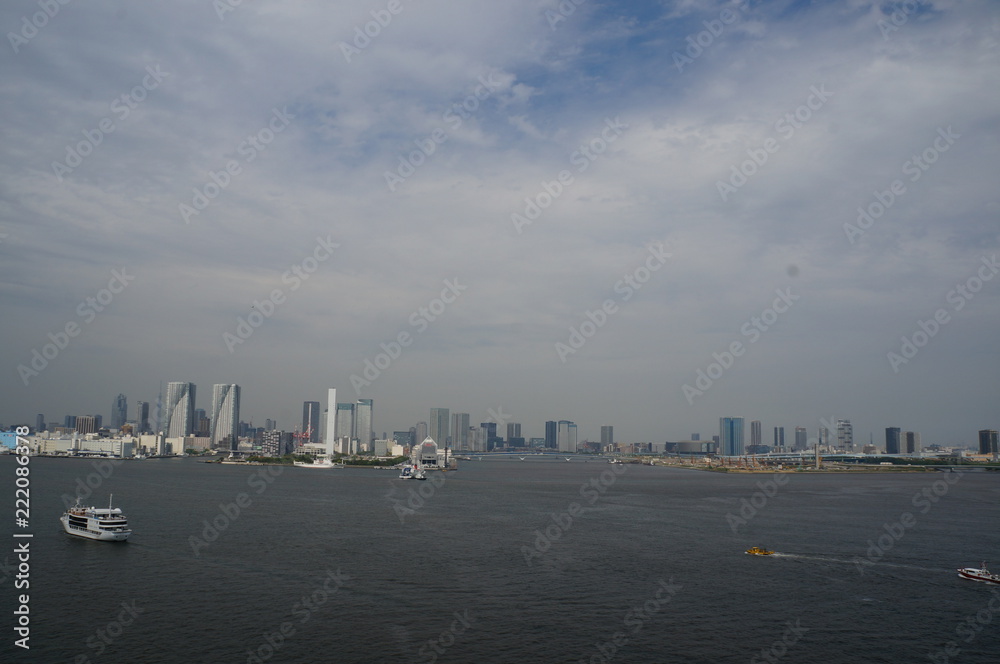 Fototapeta premium Tokio: Blick von der Rainbow Bridge