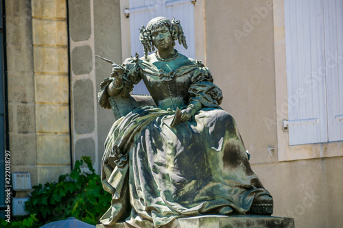 Statue de la marquise de Sévigné