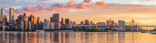 Vászonkép View to Manhattan skyline from the Long Island City at sunrise