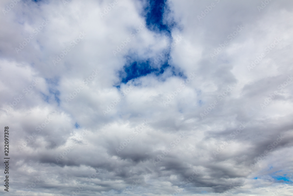 Obraz premium Clouds on a blue sky as a background