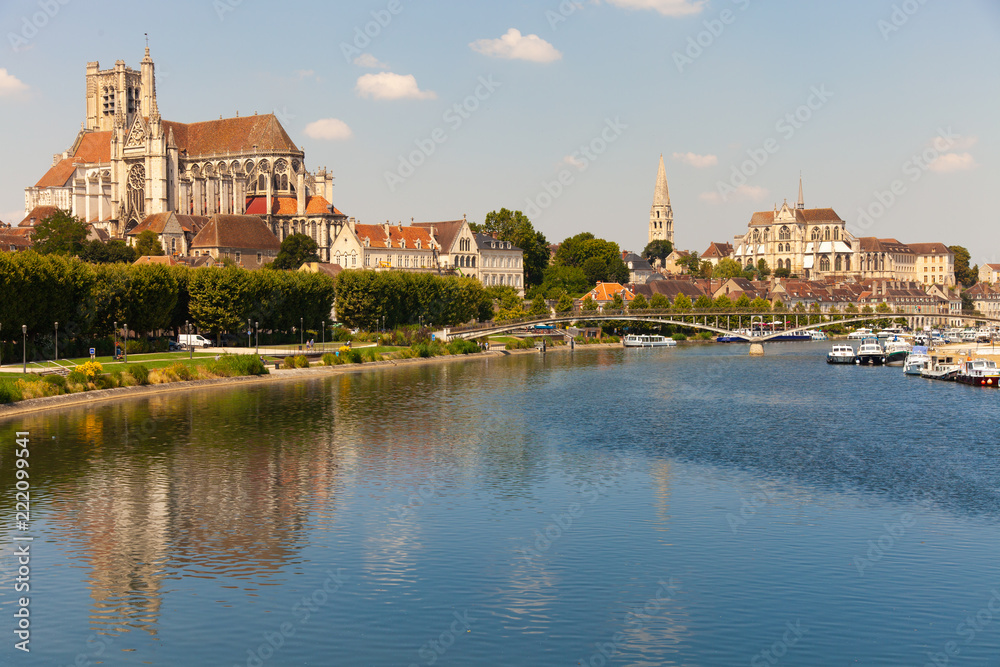 Auxerre, balade le long l'Yonne et centre ville