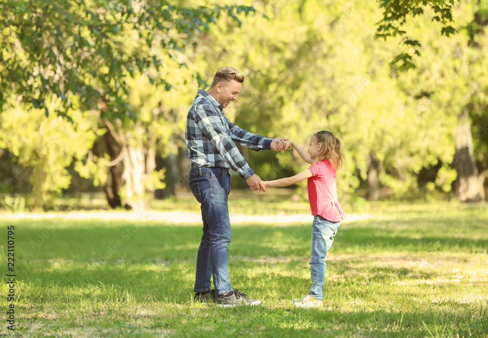 Fototapeta premium Happy father and daughter in green park