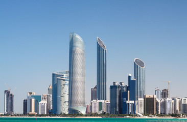Fotobehang Abu Dhabi Abu Dhabi skyline aan waterkant  © Renovacio