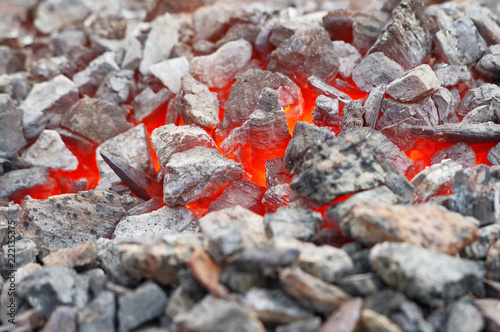 Konstfotografi hot sparking live-coals burning