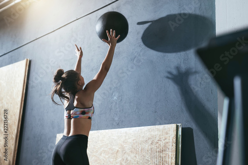 Fotografie Workout. Sport Woman Training With Crossfit Ball At Gym