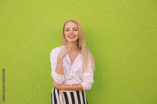 Beautiful young woman posin...