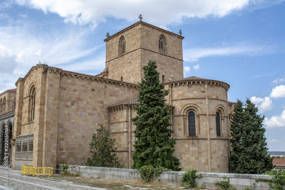 Basilica románica de San Vicente  en la ciudad de Ávila, España
