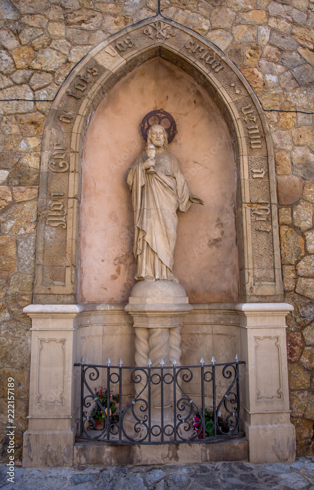 a statue of Jesus Christ