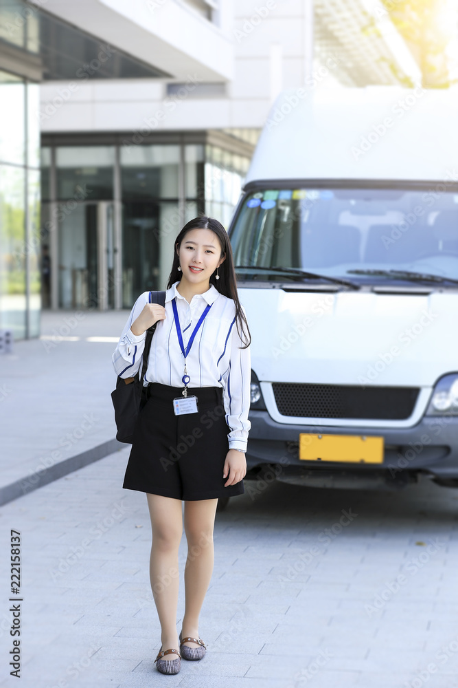 In the morning, Asian girls are happily on their way to work.