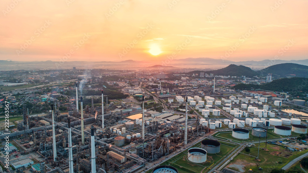 Obraz premium Industrial view at oil refinery plant form industry zone with sunrise and cloudy sky.Oil refinery and Petrochemical plant at dusk,Thailand. Aerial view