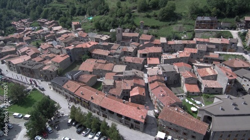Setcases desde el aire. Pueblo de Gerona en Cataluña, España. Fotografia con Drone