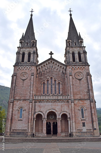  Basílica de Santa María la Real de Covadonga en Asturias España