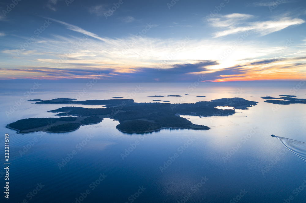 Fototapeta premium Kroatien, Istrien, Pula, Brijuni Inseln, Sonnenuntergang, Luftaufnahme