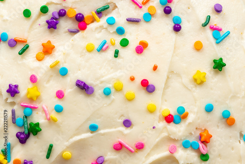Canvas-taulu Close up of vanilla buttercream icing with colorful confetti sprinkles
