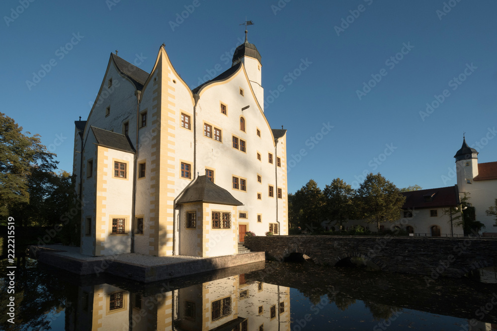 Wasserschloss Klaffenbach im Morgenlicht, Chemnitz, Sachsen, Deutschland