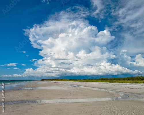 Fotografija Growing cumulus cloud beyond the beach