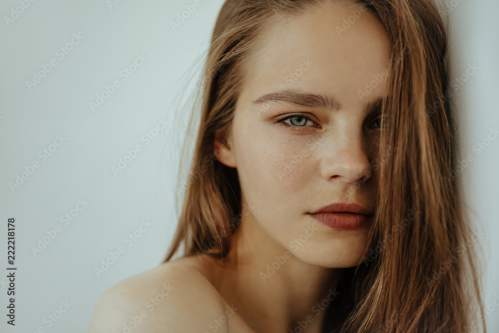 Natural beauty. Portrait of attractive young girl with bare shoulders ...