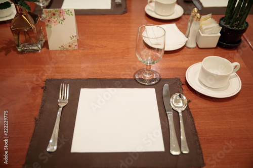 Guest invitation table setting