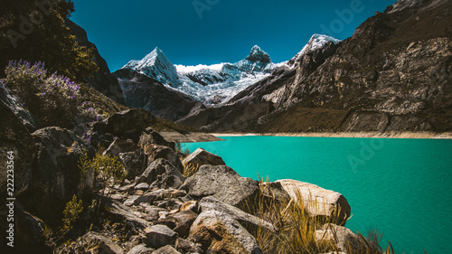 Fototapeta samoprzylepna jezioro paron, piramida gacilazo, chacraraju