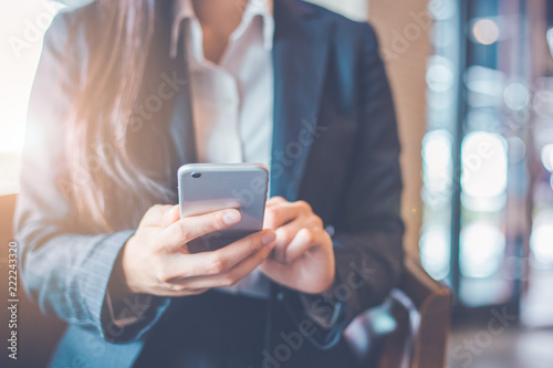 Obraz na płótnie Business women hand are using smartphone. w salonie