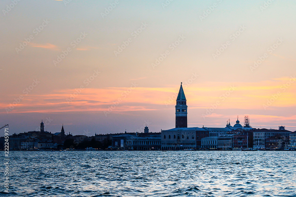 A noite vem chegando em Veneza