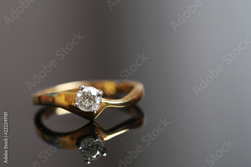 diamond on gold ring,Wedding ring
