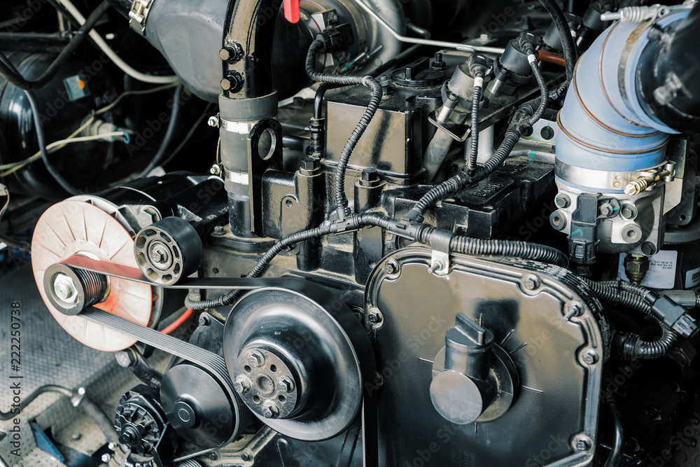 Internal combustion engine operating on gas fuel Internal combustion engine operating on gas fuel