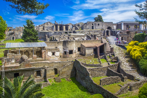Obraz na plátně Panoramic view of the ancient city of Pompeii with houses and streets