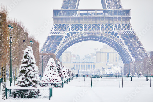 Photography Scenic view to the Eiffel tower on a day with heavy snow