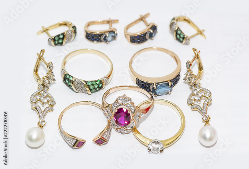 Valokuva gold jewelry with precious stones and pearls