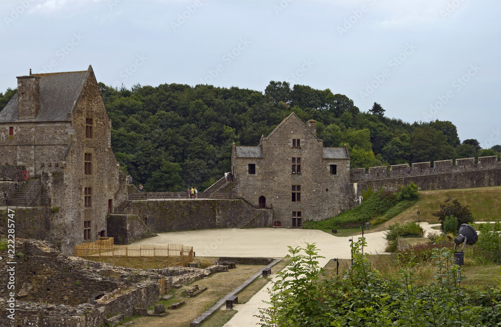 Tour Raoul and Tour Surienne of Fougeres castle