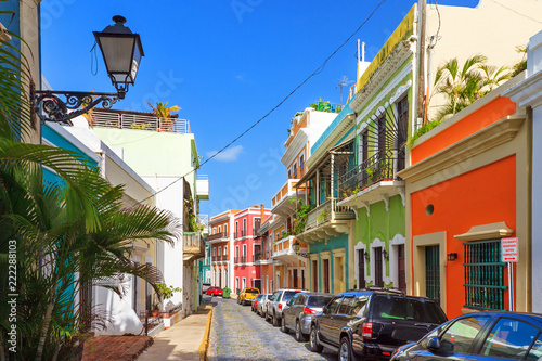 Fototapeta Naklejka Na Ścianę i Meble -  Beautiful typical traditional vibrant street in San Juan, Puerto Rico
