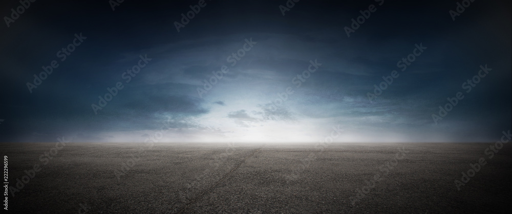Fototapeta premium Asfaltowa droga betonowa z chmurami niebo horyzont panorama