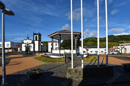 Azoren - Sao Miguel - Ginetes - Kirchplatz photo