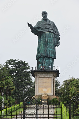 Statua di Sancarlone ad Arona photo