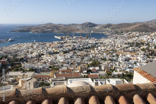 Sicht von Ano-Syros auf Hermoupolis, Insel Syros, Griechenland photo