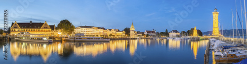 Hafeneinfahrt Lindau mit Uferpromenade | Bodensee