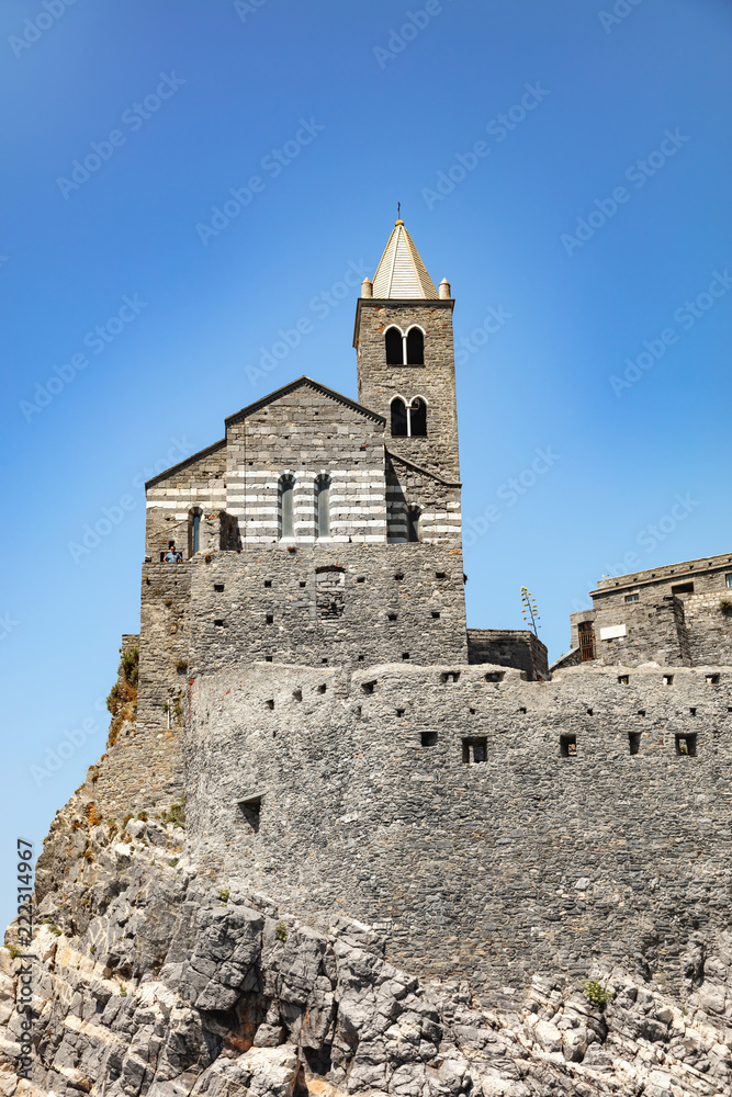 Portovenere, Cinque Terre, Ligurie, Italie - Vue de l'ancienne église de San Pietro (Saint-Pierre consacrée en 1198) à Portovenere (site du patrimoine mondial de l'UNESCO) 