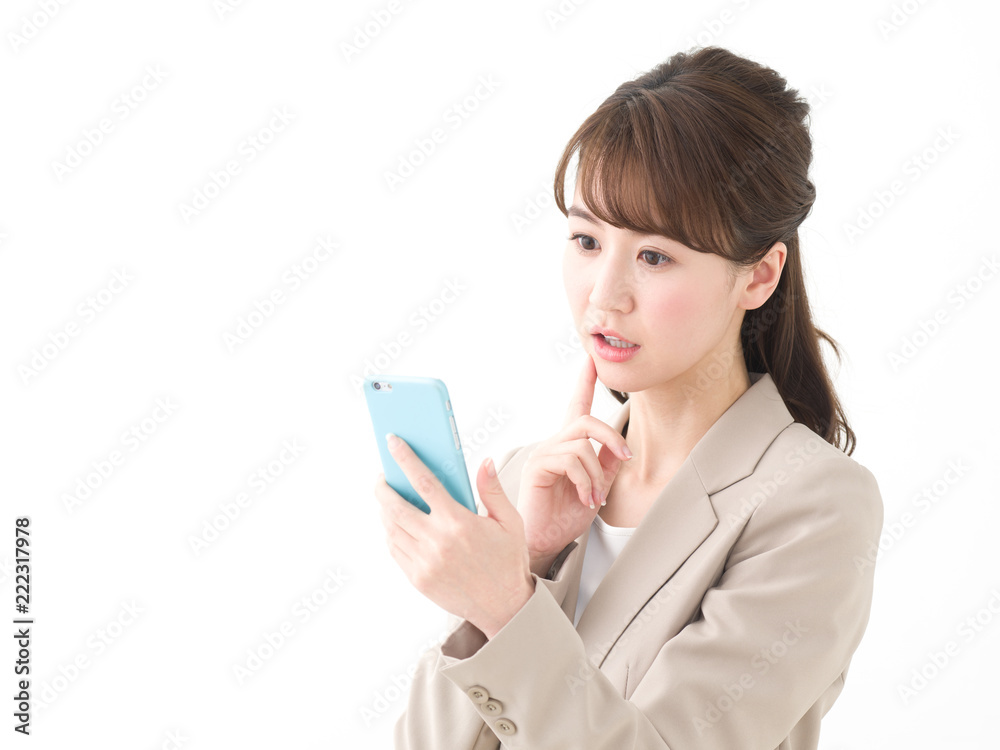 スマートフォン・悩む女性 スマートフォン・悩む女性