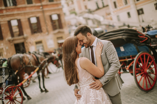 Photography Young wedding couple near Spanish steps (Scalinata di Trinità dei Monti) in Rome