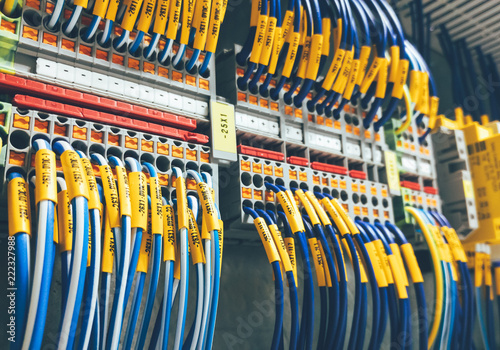 Obraz na płótnie Electric cables in rack w salonie