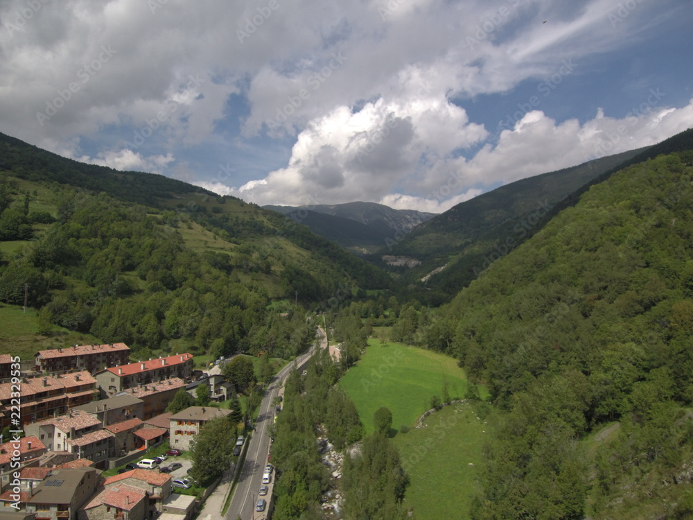 Drone en Setcases, pueblo de Girona en Cataluña - España