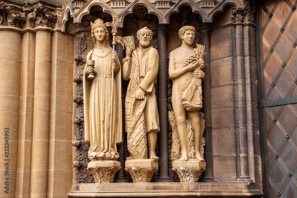 Skulpturen am Dom in Trier