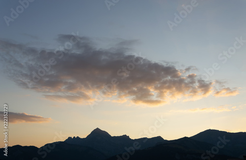 Montagnes et nuages