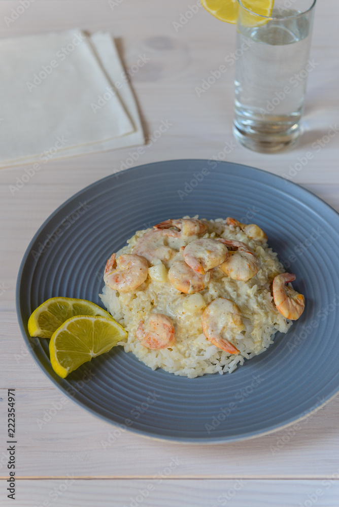 Shrimp in cream sauce with rice and lemon Shrimp in cream sauce with rice and lemon