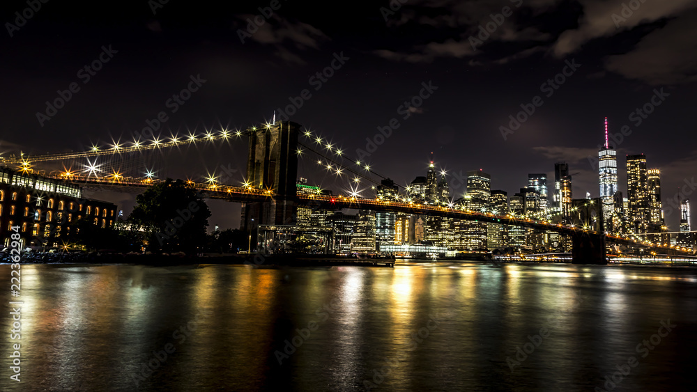 brooklyn bridge at night in nyc